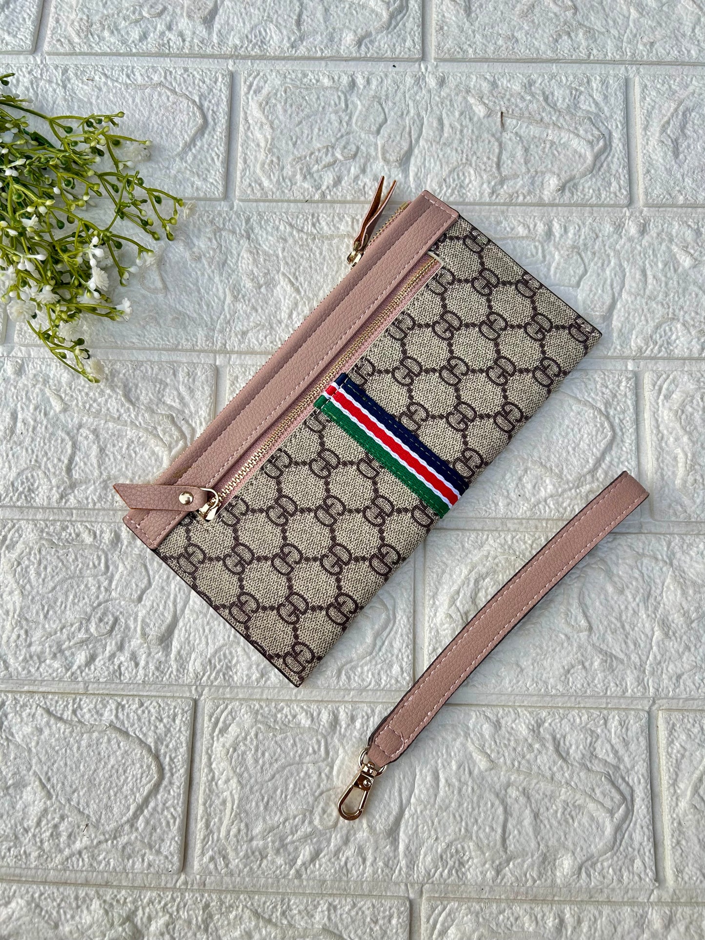 Smart wristlet-1