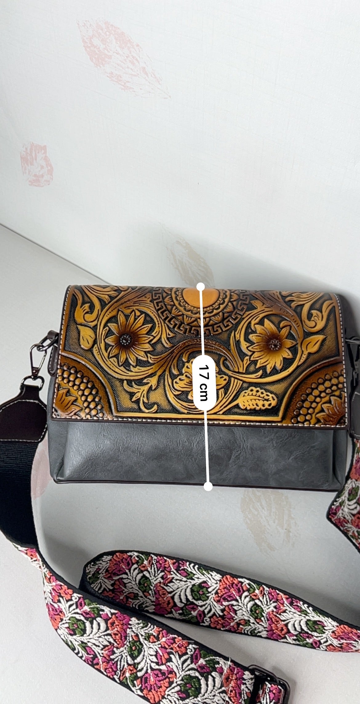 Amoura Sling Bag