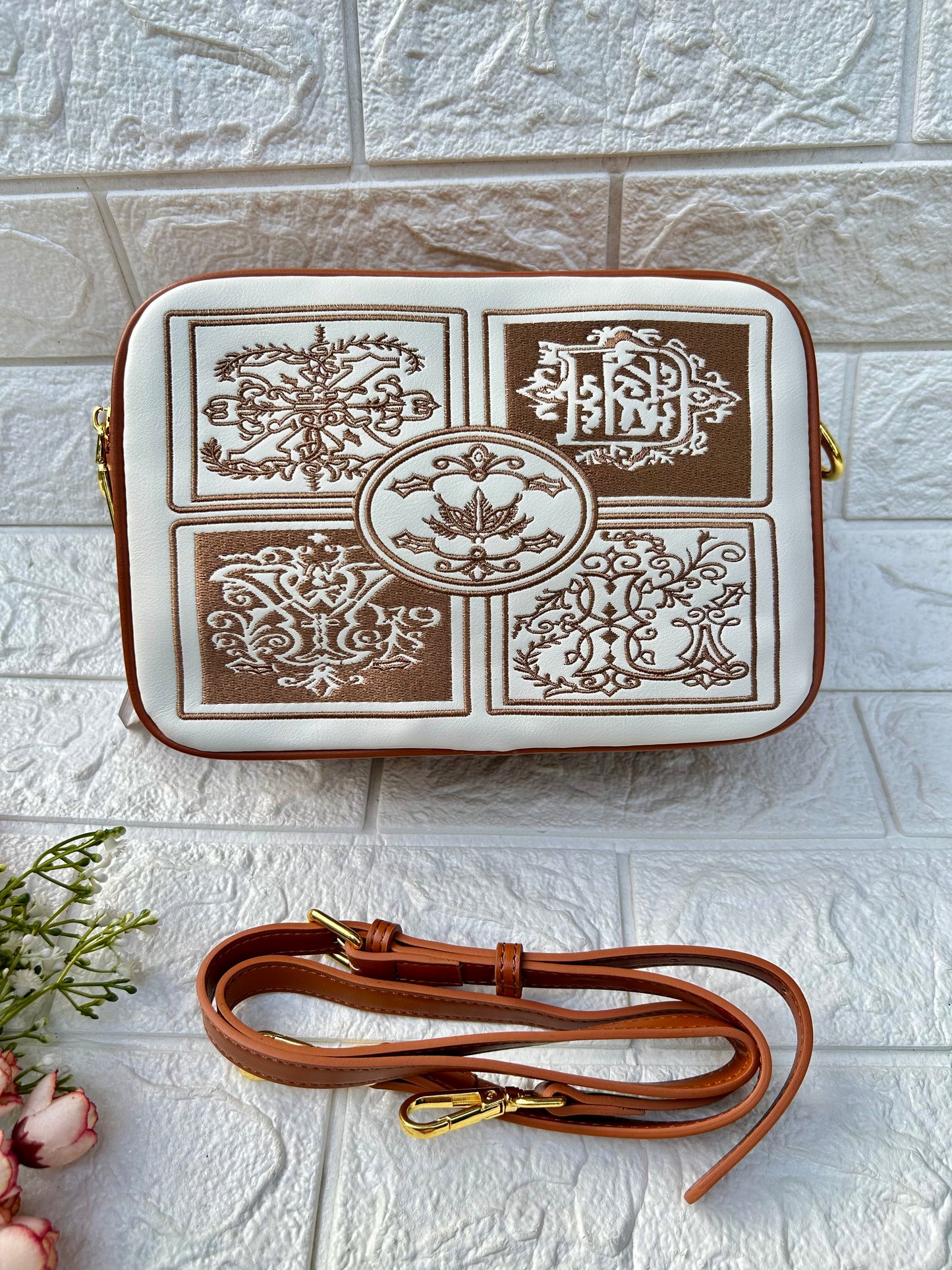 Glamora Sling