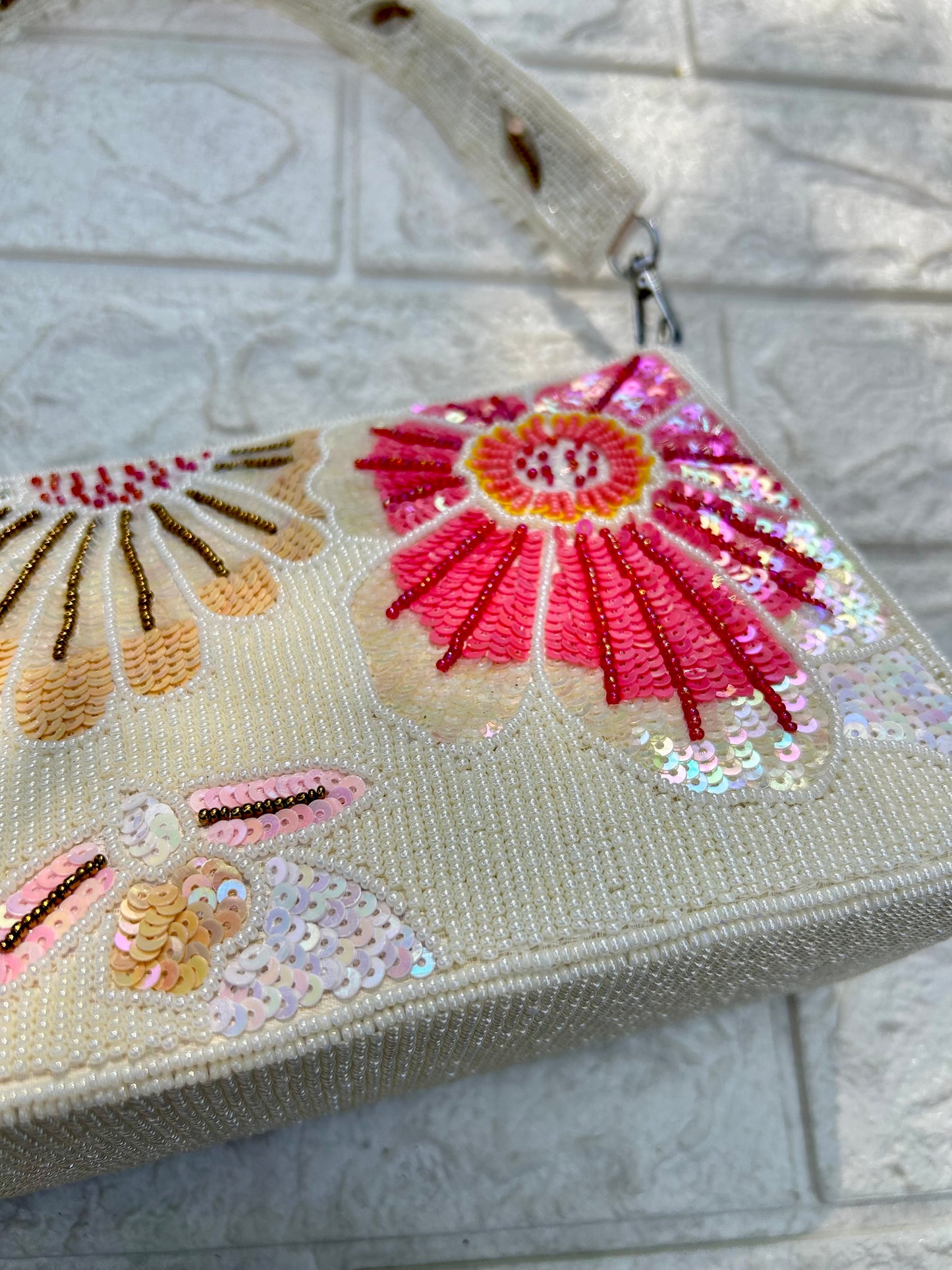 Moti Mehfil bag!