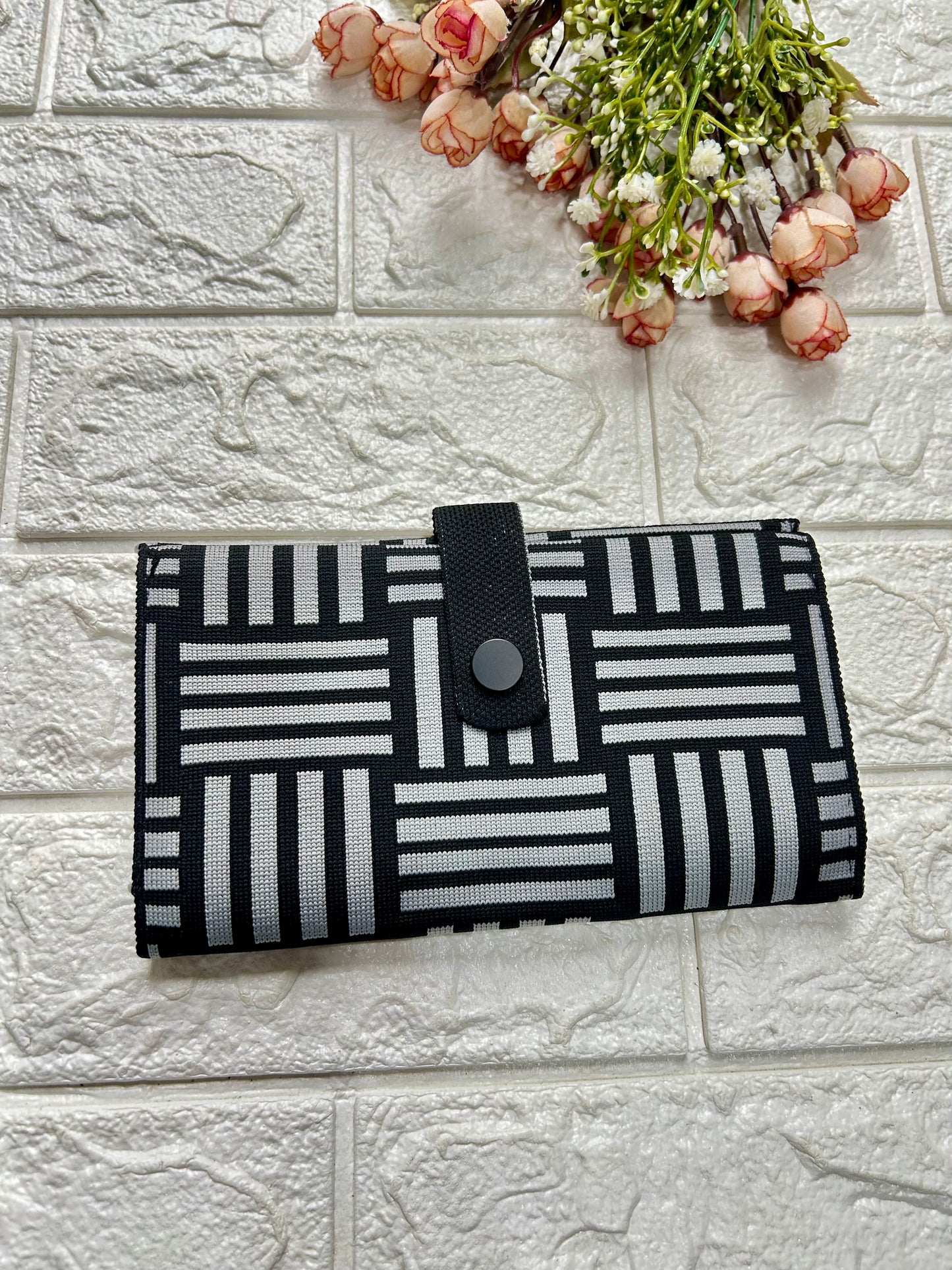Knit wallet