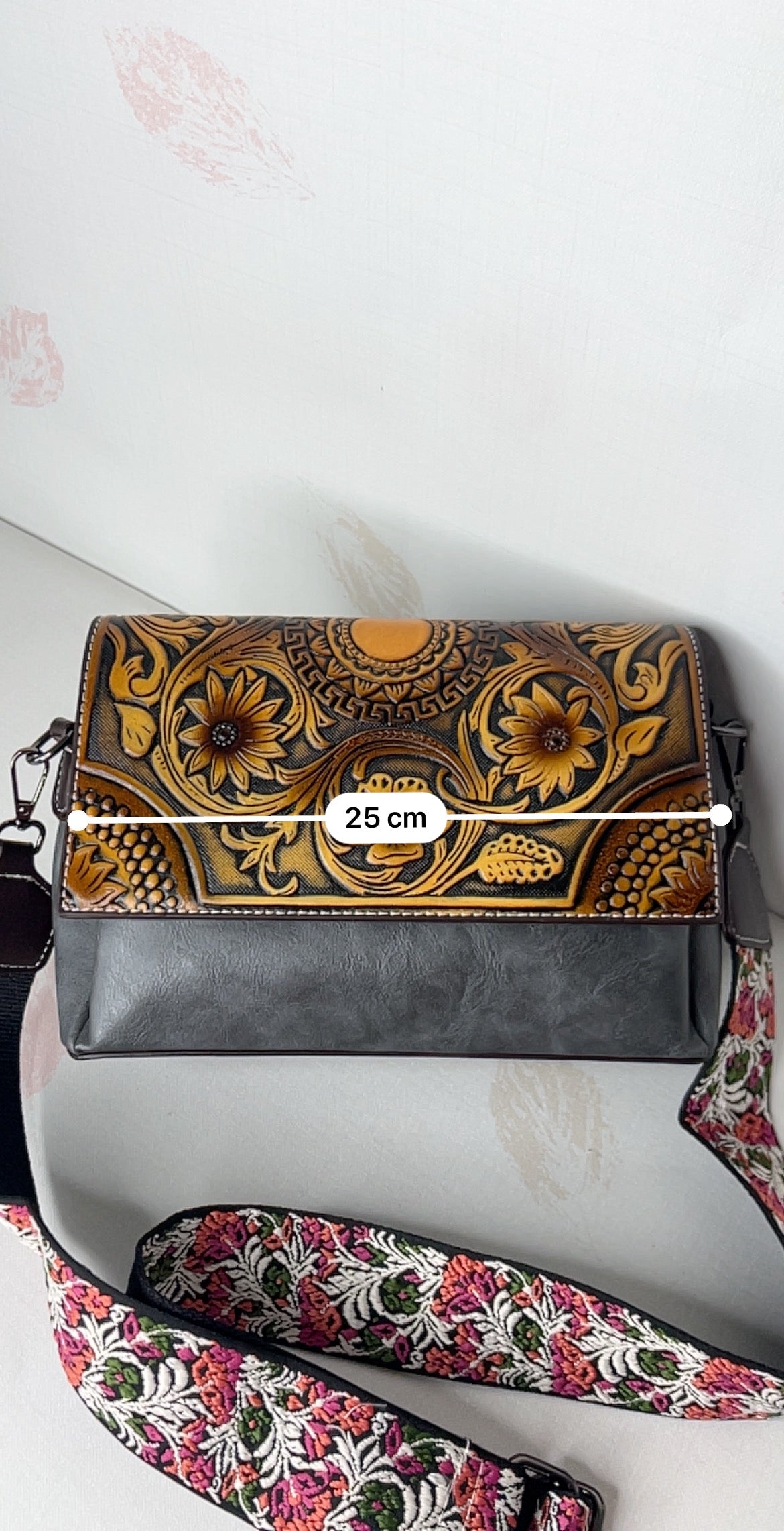 Amoura Sling Bag