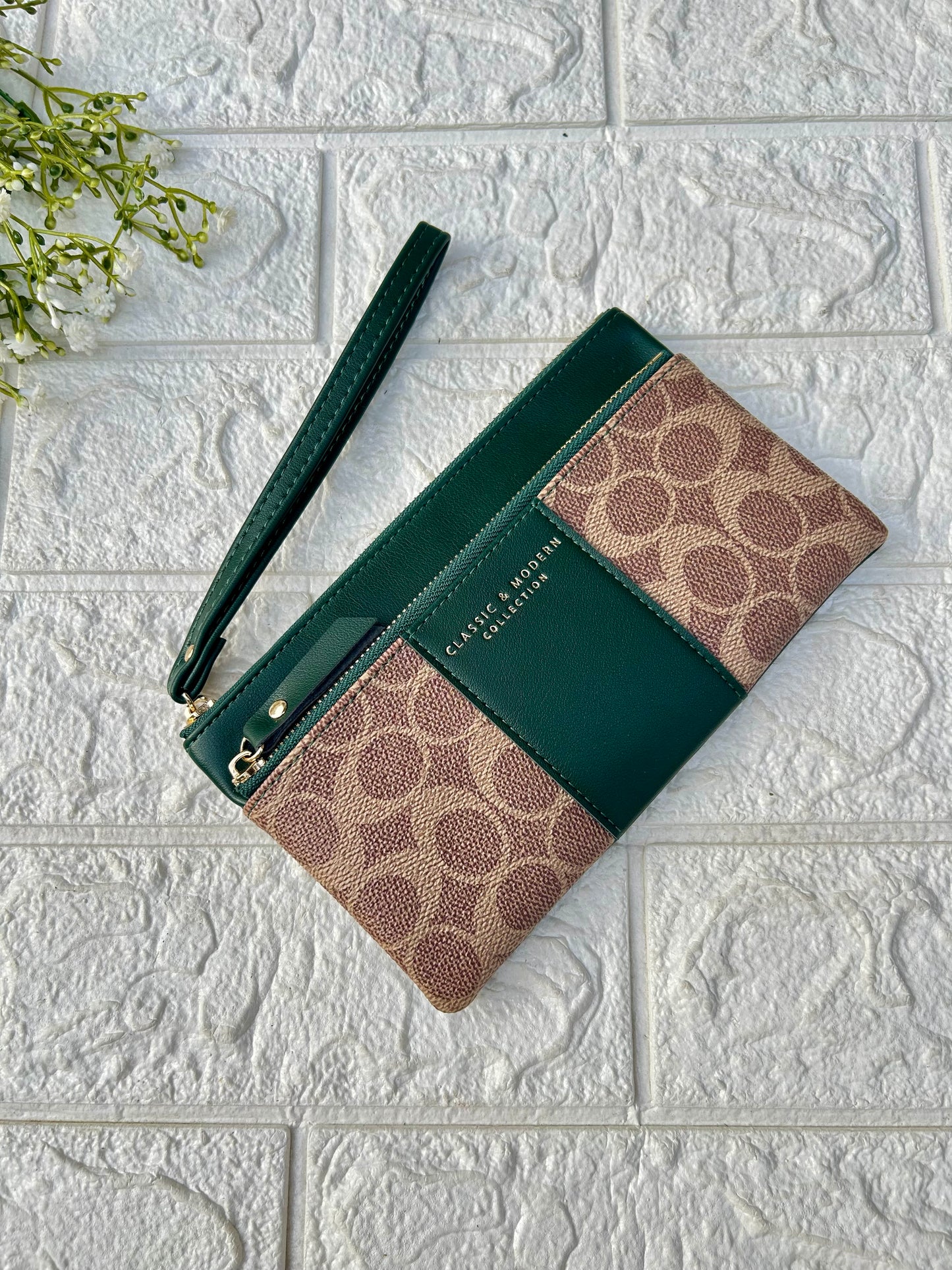 Smart wristlet