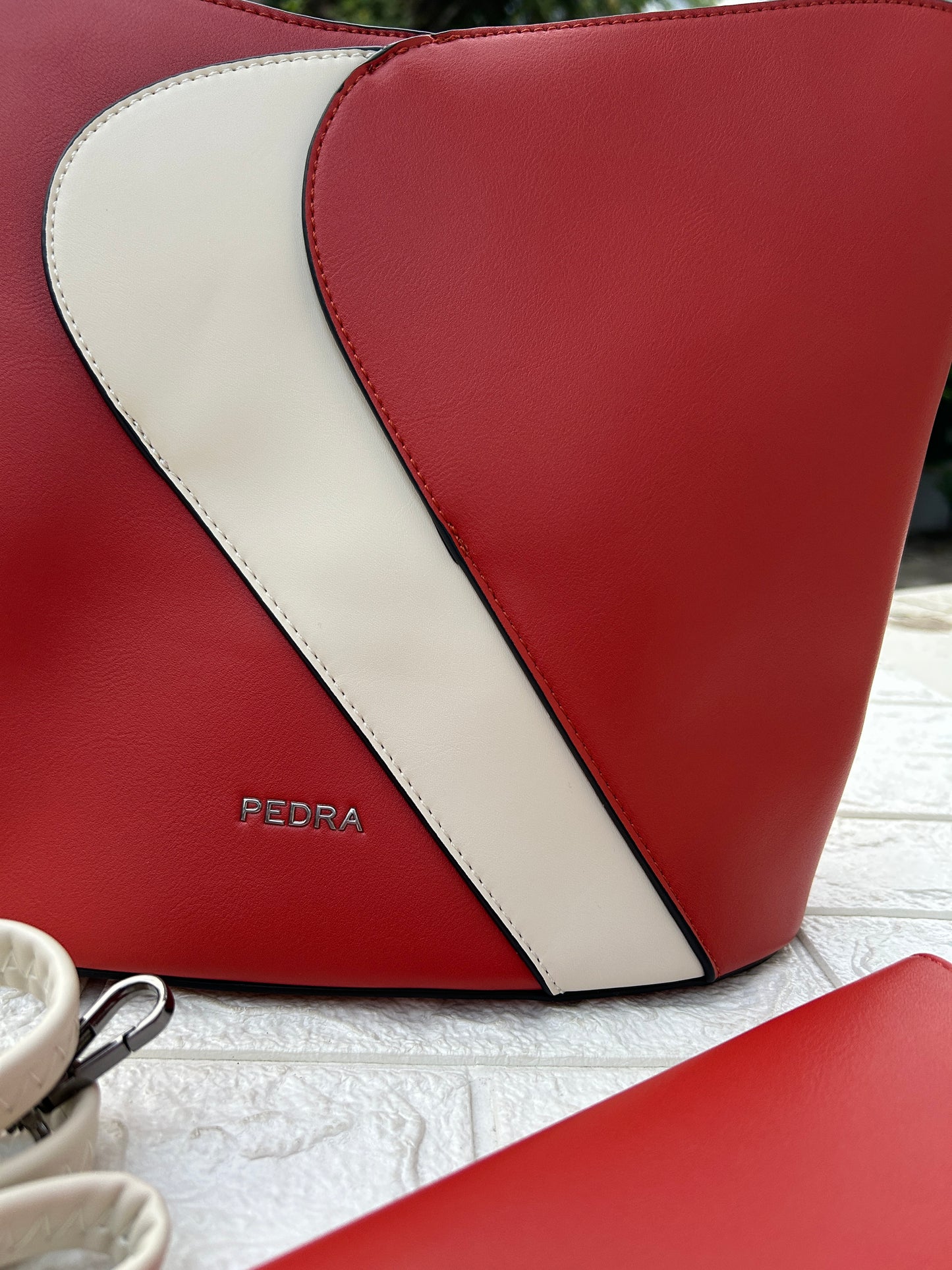 Pedra Handbag