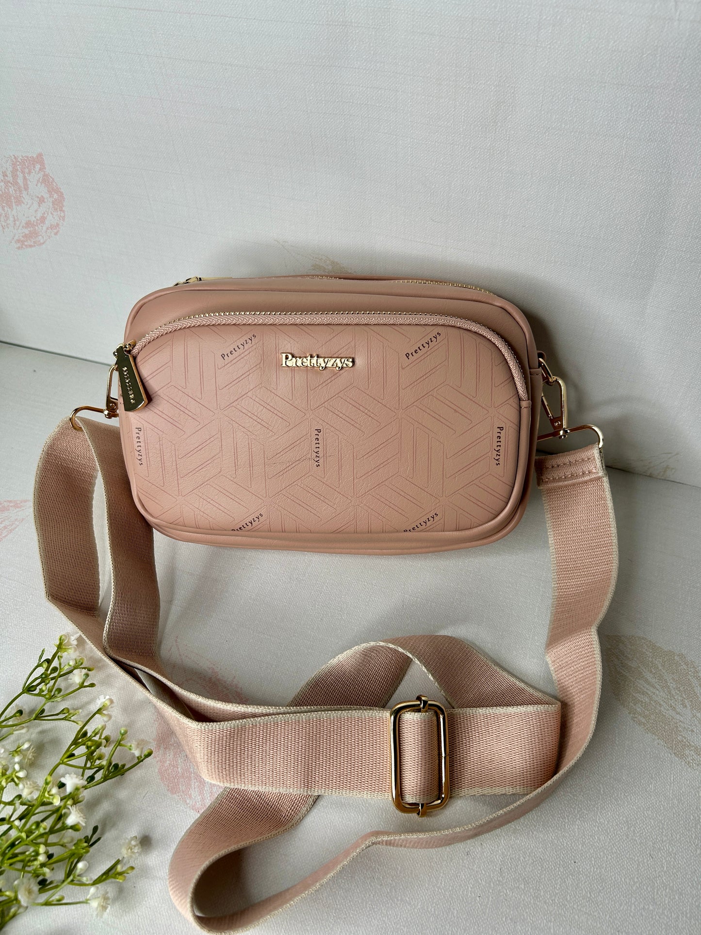 Luma Sling Bag