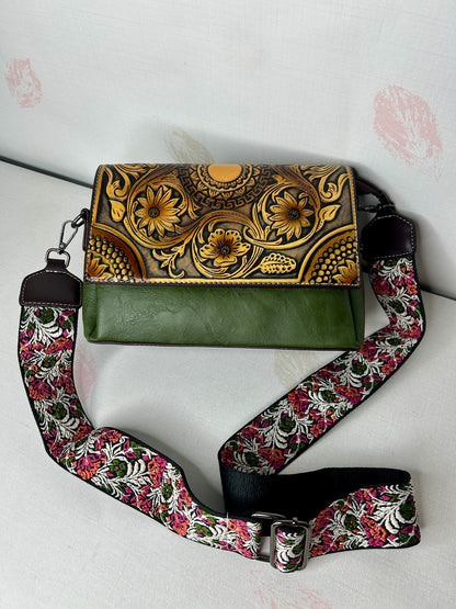 Amoura Sling Bag